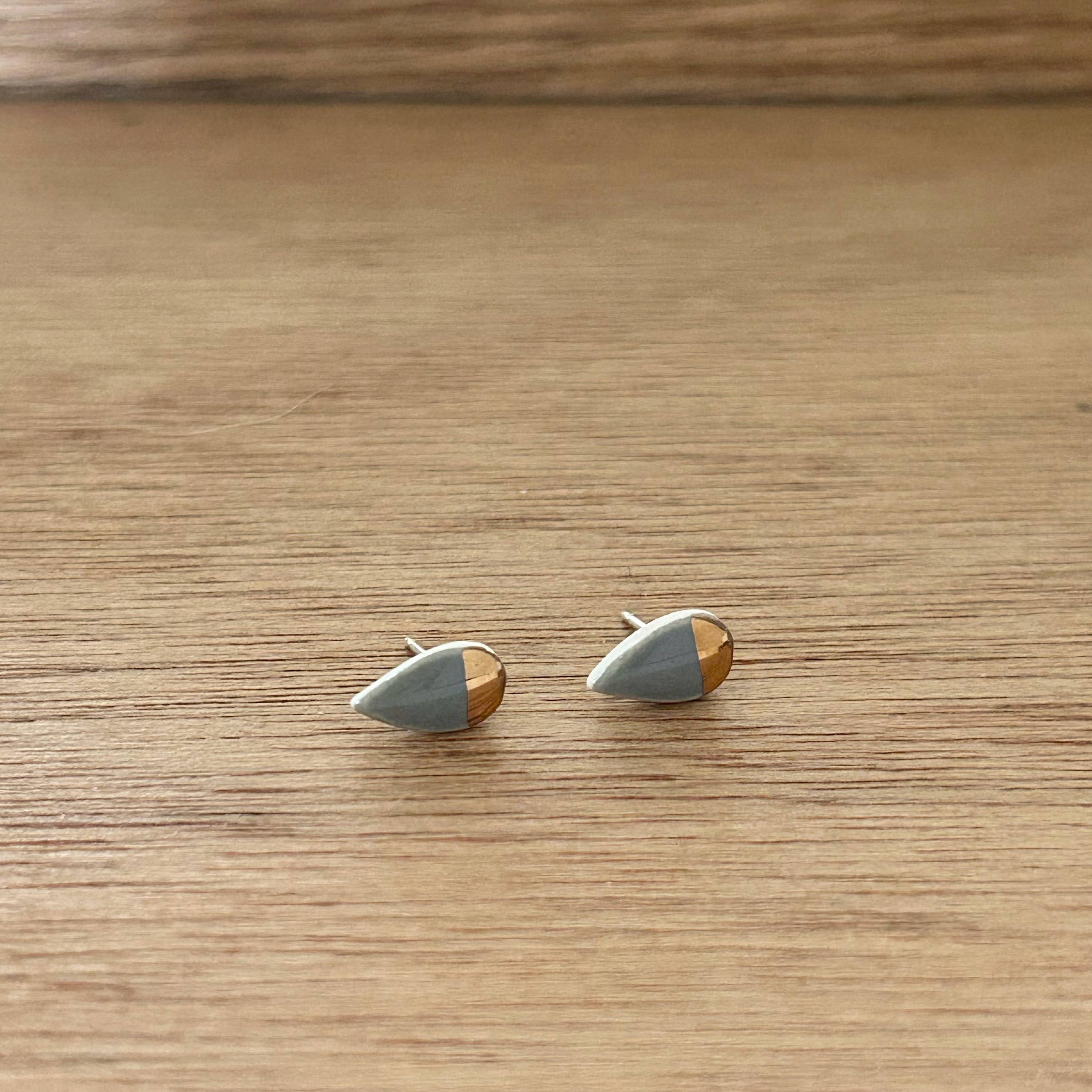 ZOE COMINGS - Wholesale Knopjes/oorstekers - Kleine Bloemblad Oorbellen4