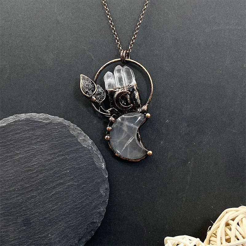 GemMeet - Venta al por mayor Collares con colgantes/abalorios - Collar de piedra preciosa con colgante de planta en forma de luna transparente2