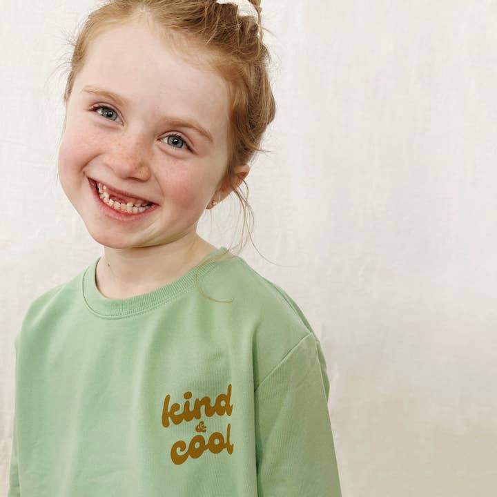 Chandail à col rond Kind & Cool pour la vente par Hadley Girl