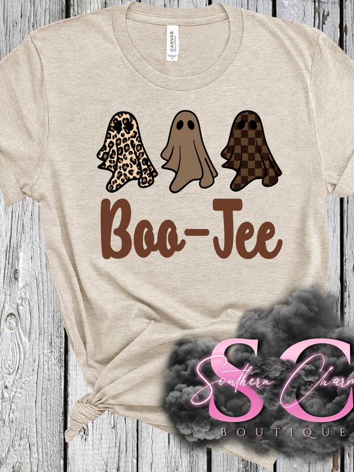 T-shirt Boo Jee (BRN) por atacado de Southern Charm Boutique