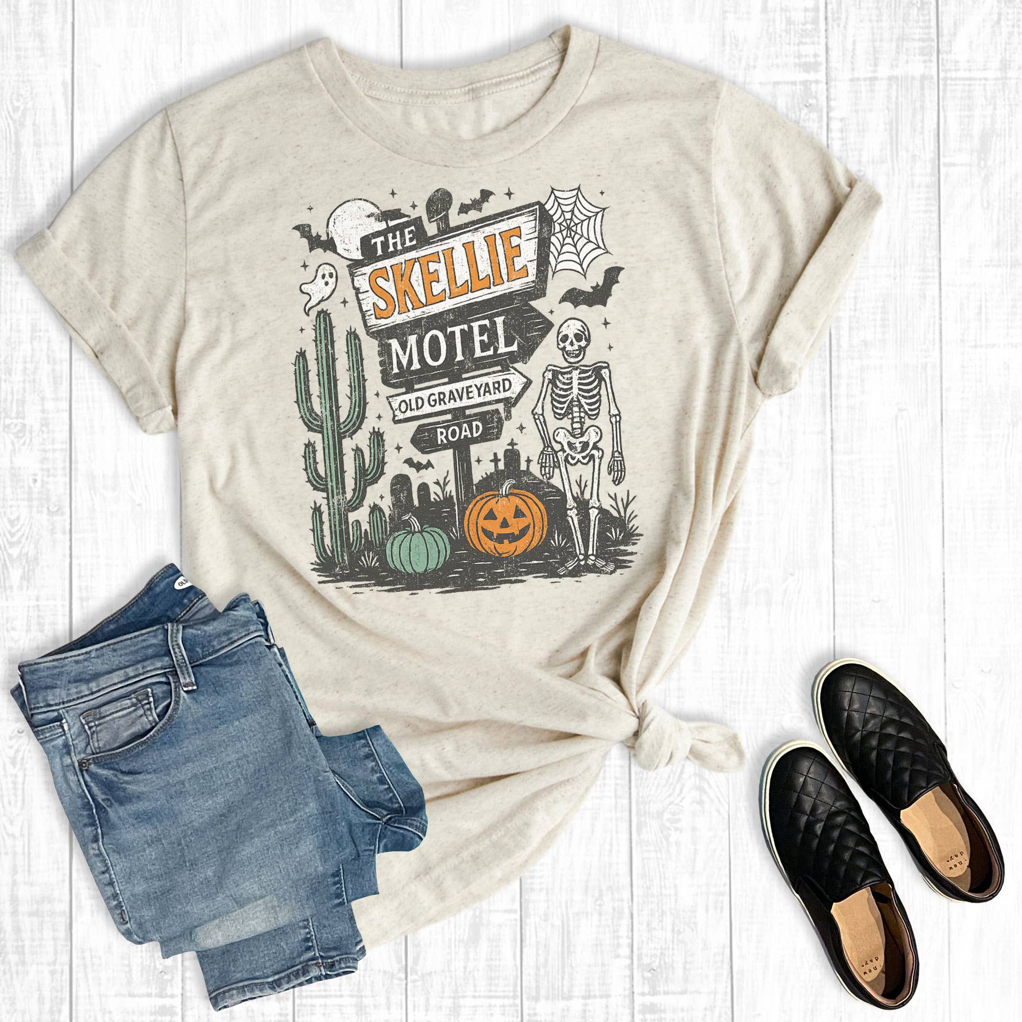 Crema Maglietta grafica Halloween autunnale The Skellie Motel in vendita all'ingrosso su Faire0