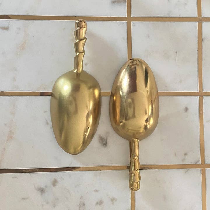 Noori Rug – wholesale Kökssked – Blaine guldslev med vriden handtagsdetalj0