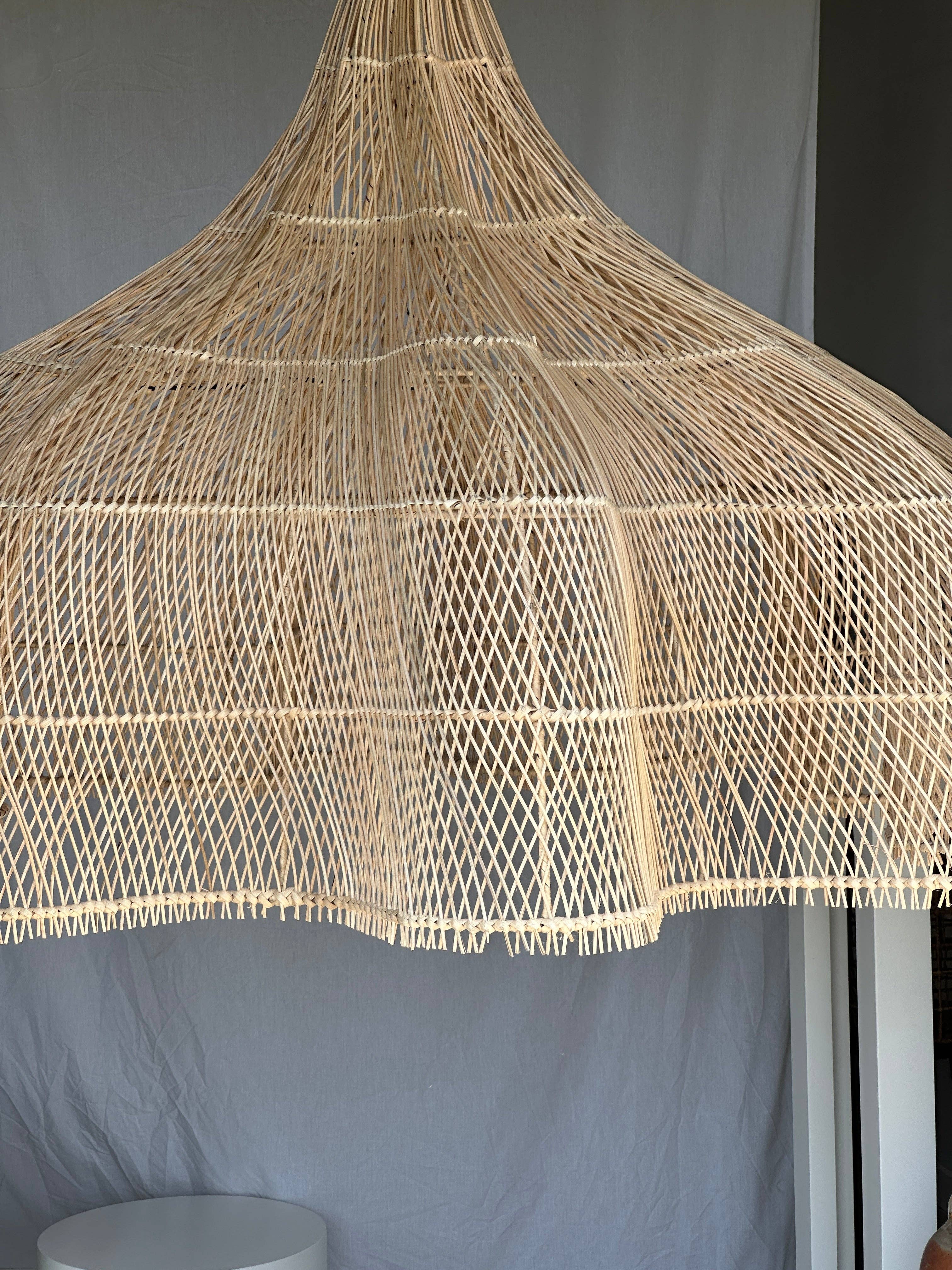 Office Objets - Wholesale Chandelier/Hanging Light - Immense rattan suspension in the shape of a flower, tulip, corolla H:1m; D:1m50112