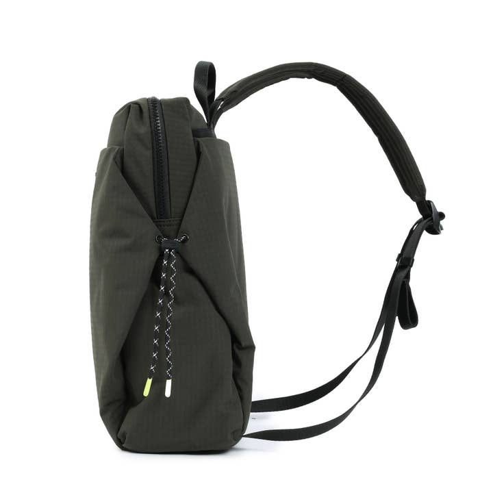 Tinta negra AKIRA | Mochila M 14" de venta al por mayor en Faire6