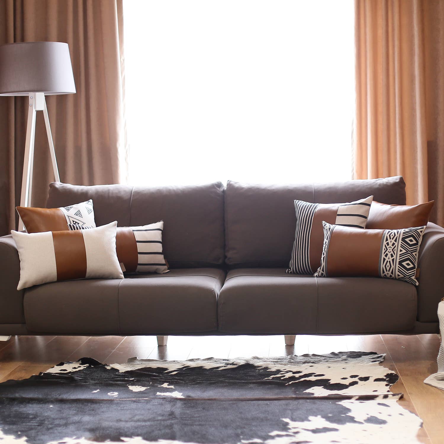 MIKE & Co.   NEW YORK - Vente Coussin décoratif - Lot de 2 coussins décoratifs en similicuir végétalien brun mélangé6