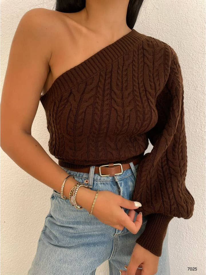 Ein-Schulter Stricktop in Braun – Saisonartikel für den Großhandel von Refined