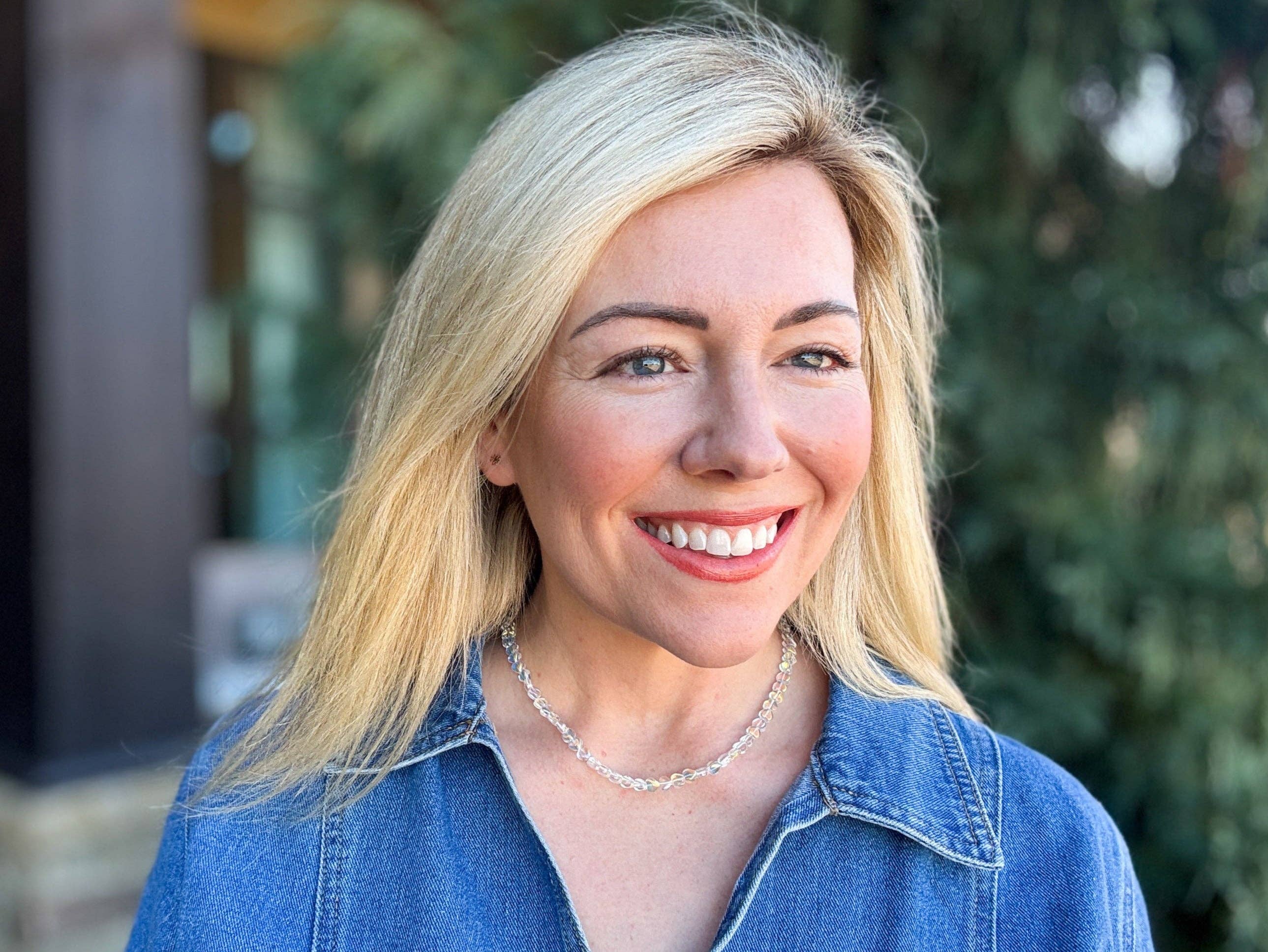 Taylor Elliott Designs – Colar com missangas/pérolas por atacado – Colar com Contas - Corações de Vidro - Nora5