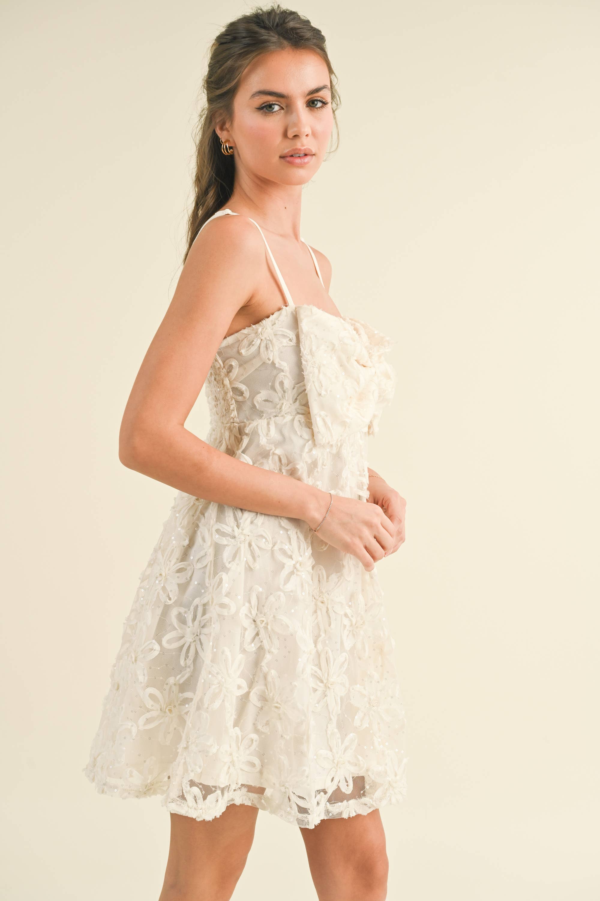 Klesis - Vente Robe – femme - ID7798A MINI-ROBE POUR BÉBÉ AVEC NŒUD EN APPLIQUE 3D ET PAILLETTES9