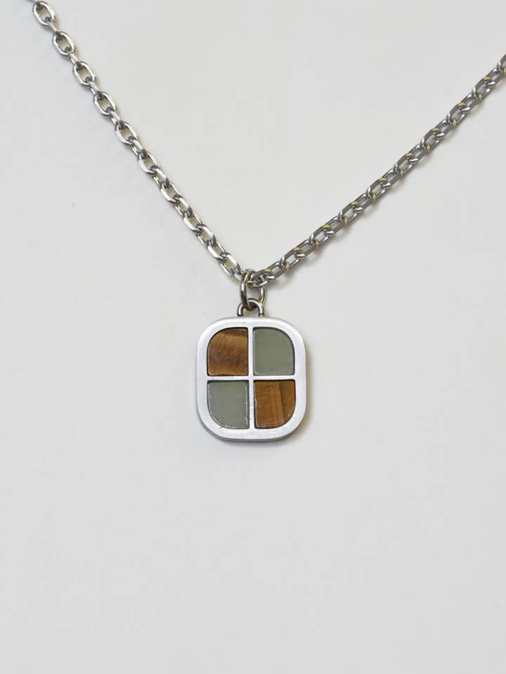 Checker-Anhänger mit Stahlkette-Halskette für den Großhandel von Curated Basics