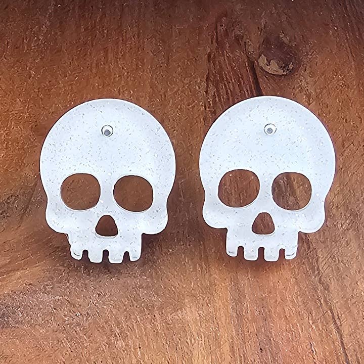 Schedel Studs - Witte Glitter // Sieraden, Oorbellen, Halloween voor wholesale door Spiffy & Splendid