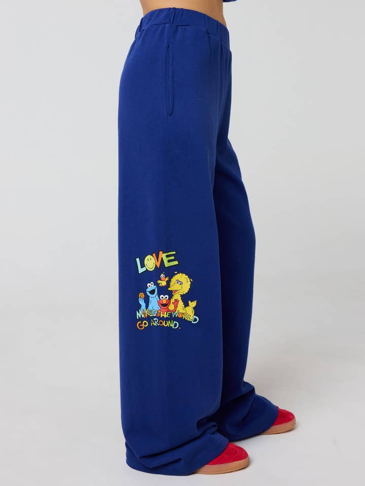Pantalon de survêtement Sesame Street Around The World pour la vente par SAMII RYAN