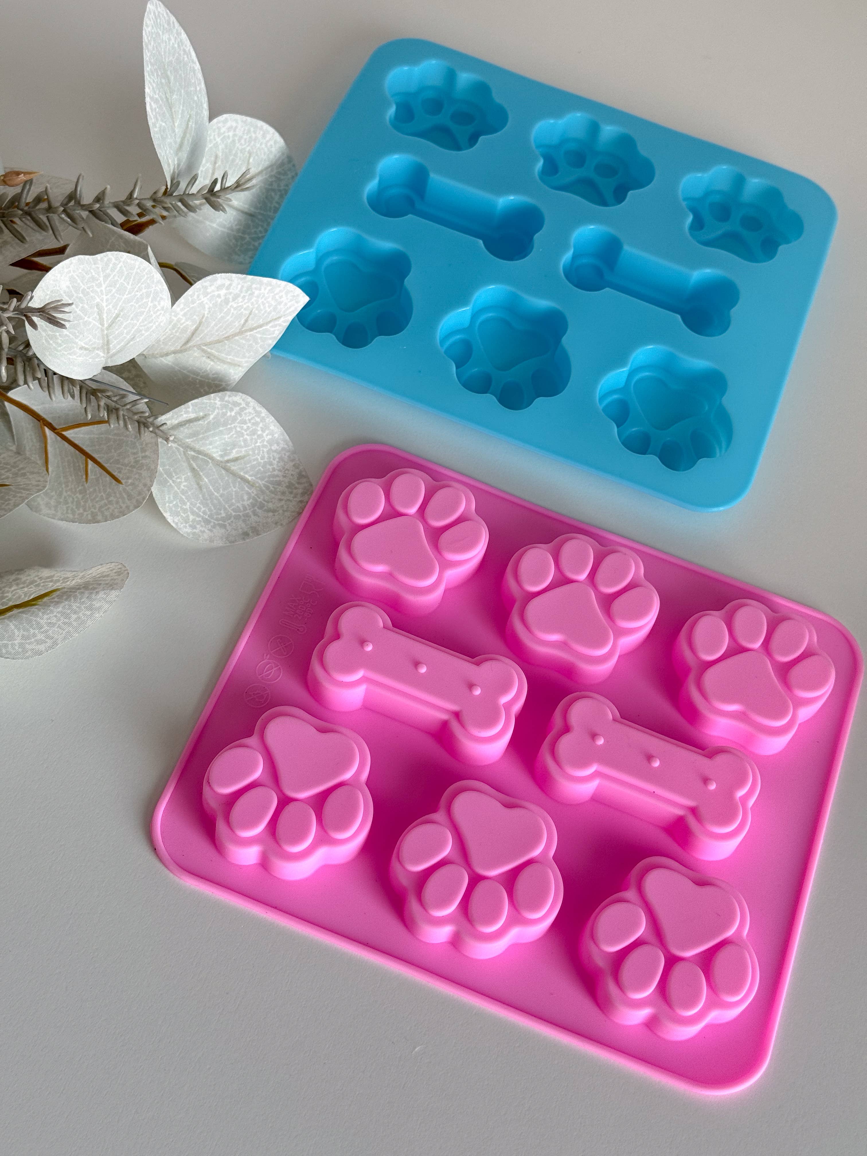 Doggotique – wholesale Isbricka/-form – Doggotique silikonform för isbitar med tass- och benform1