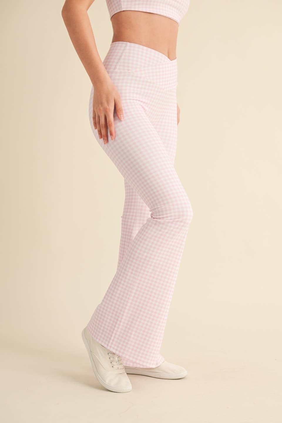 KIMBERLY C – Engroshandel Sports-/loungeleggings – til kvinder – Gingham Print Højtaljede Crossover Flare Leggings46