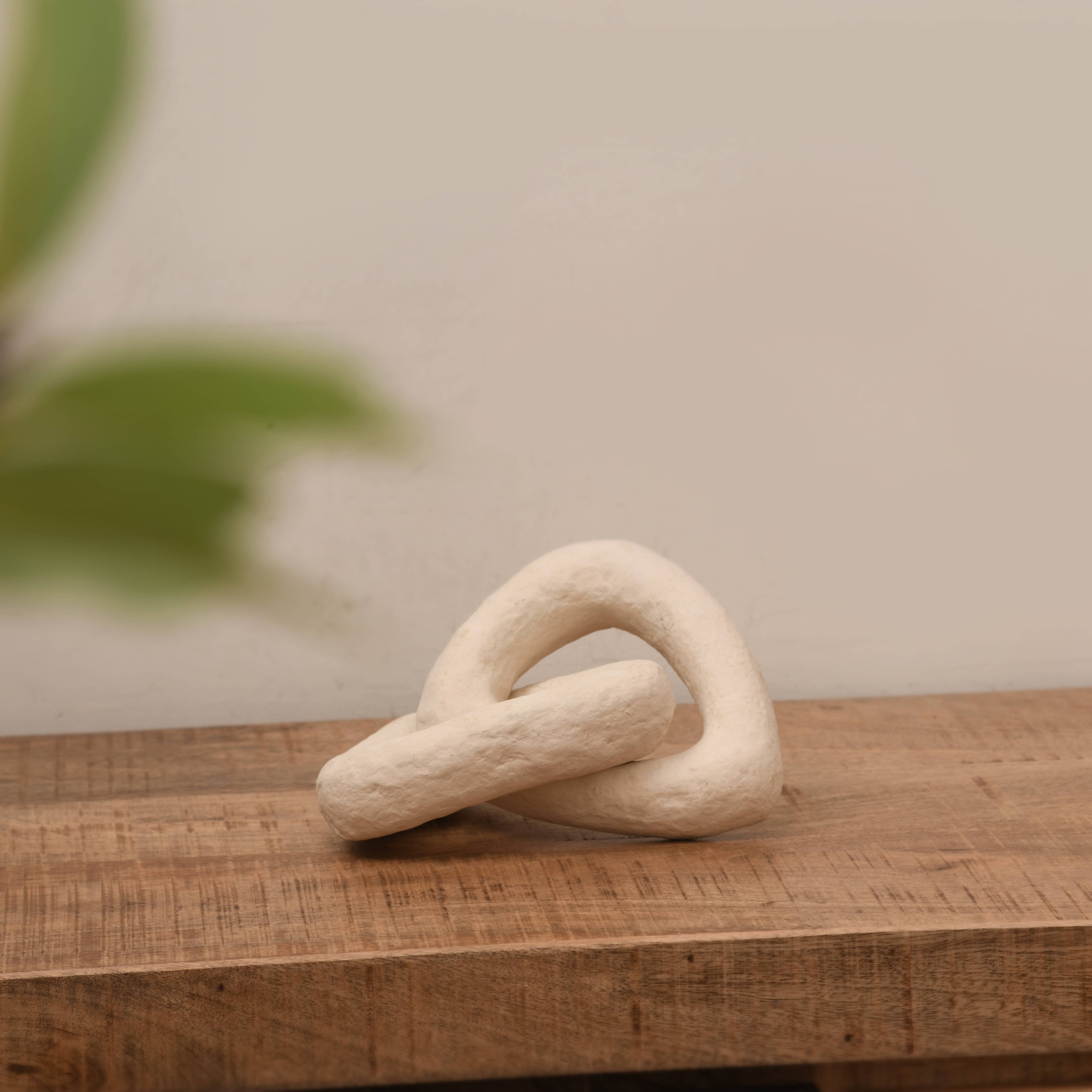 off white Paper Mache Chain Dia 6" & H 3" for wholesale on Faire1