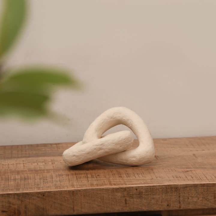 off white Paper Mache Chain Dia 6" & H 3" for wholesale on Faire1