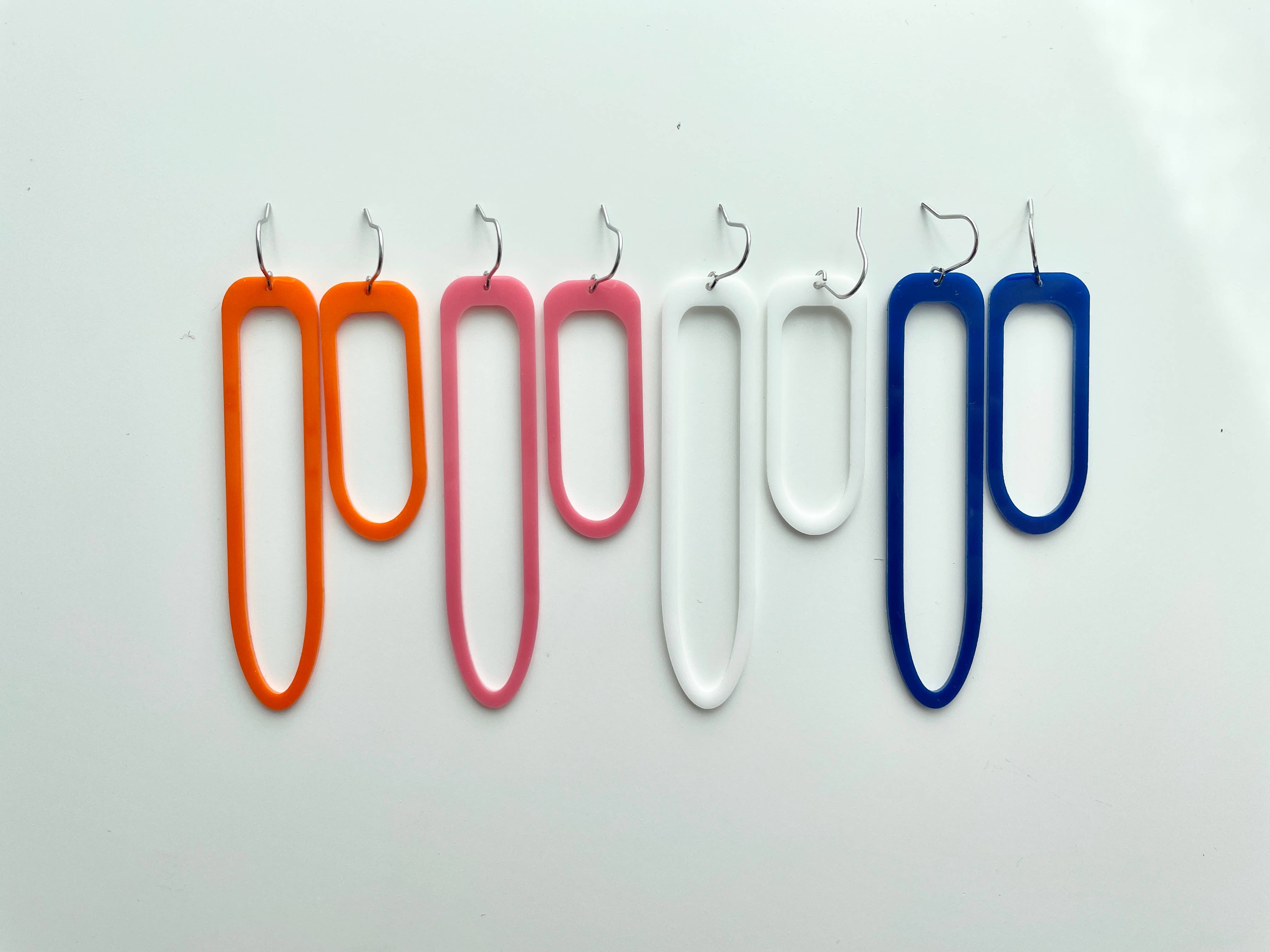 Pineapple Phi - Wholesale Hangende/ronde oorbellen - Rode, niet bij elkaar passende geometrische lichtgewicht minimalistische oorbellen6