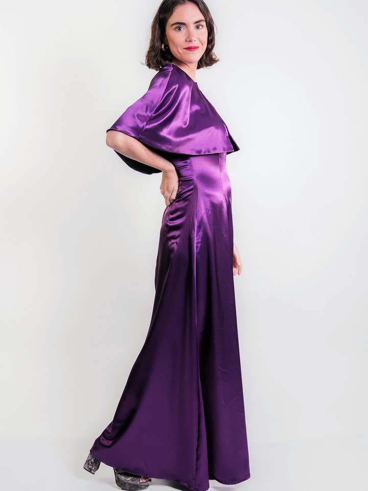 Bombon Spain - MIlagros Pedregal - Wholesale Cape - Women's - Reversible Cape Short Purple and Black Temple3