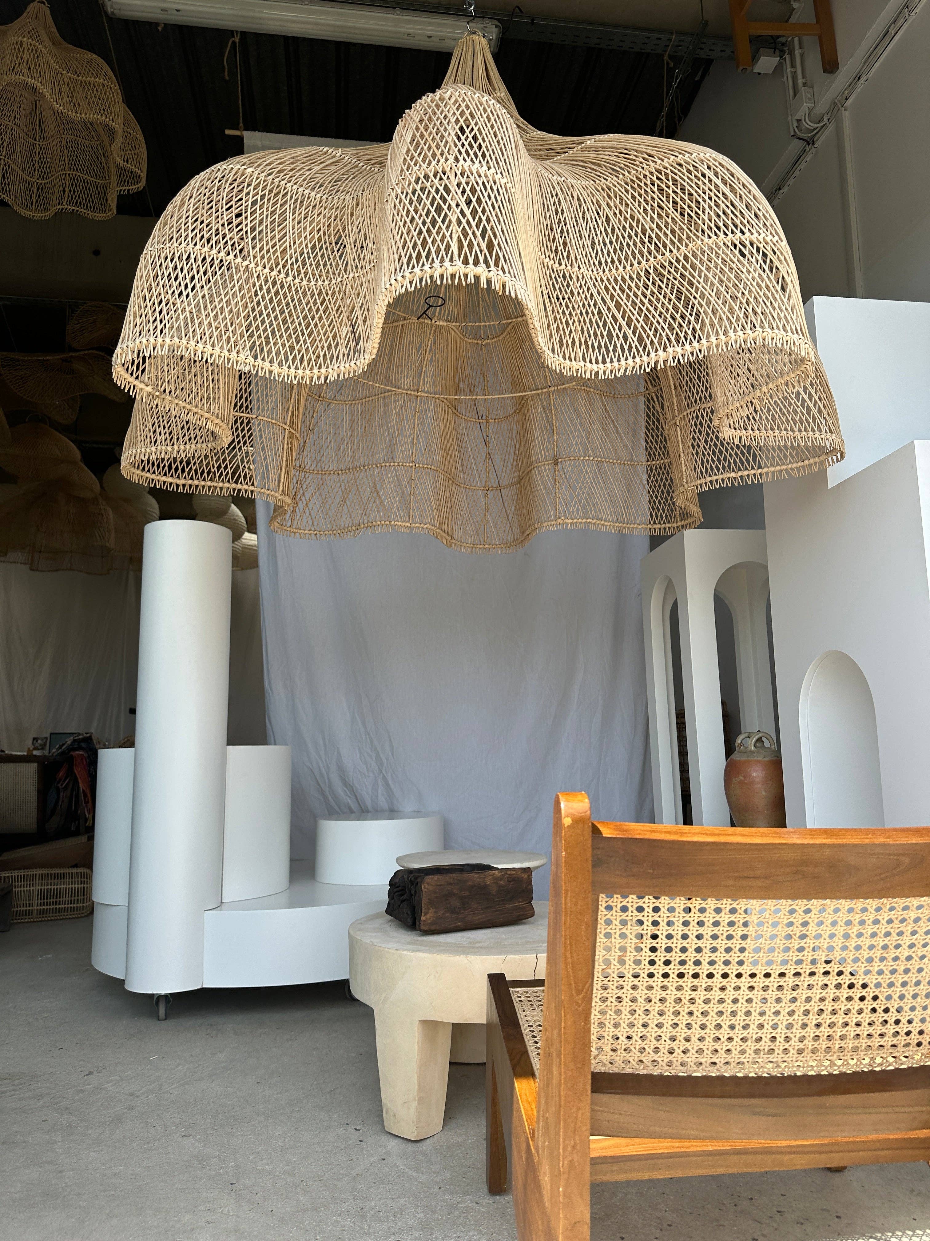 Office Objets - Wholesale Chandelier/Hanging Light - Immense rattan suspension in the shape of a flower, tulip, corolla H:1m; D:1m50183