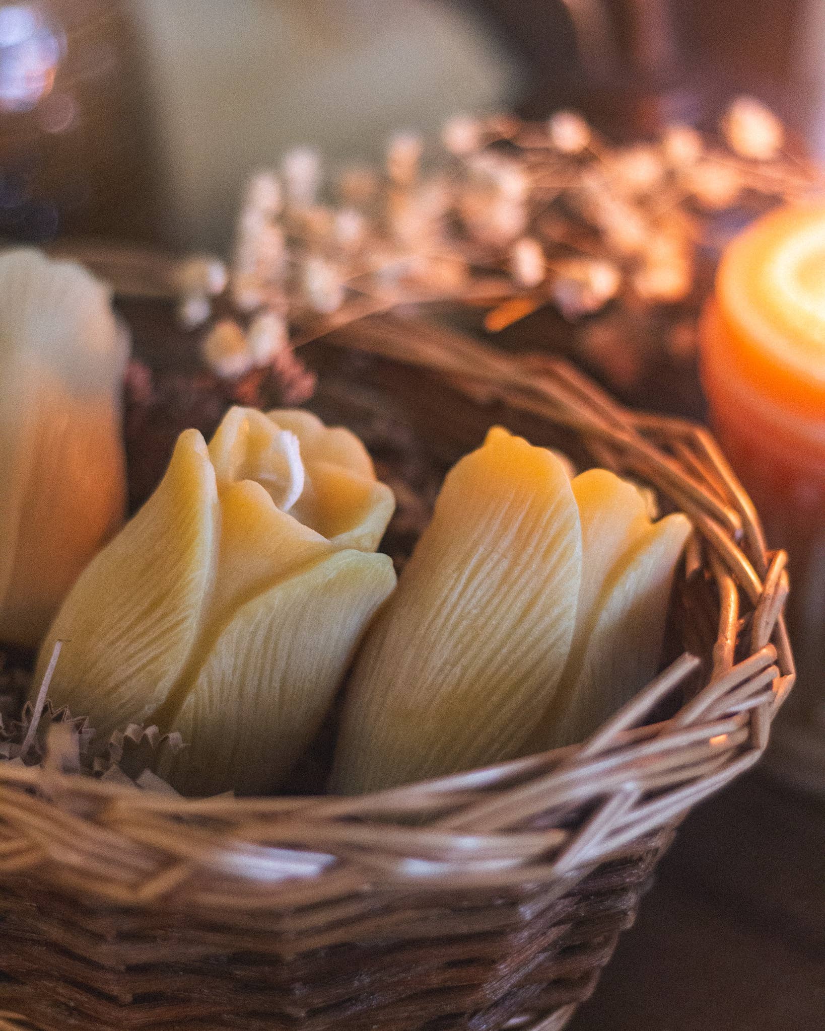 The Ramblin' Bee - Wholesale Novelty Candle - Tulip Shaped Beeswax Candle1