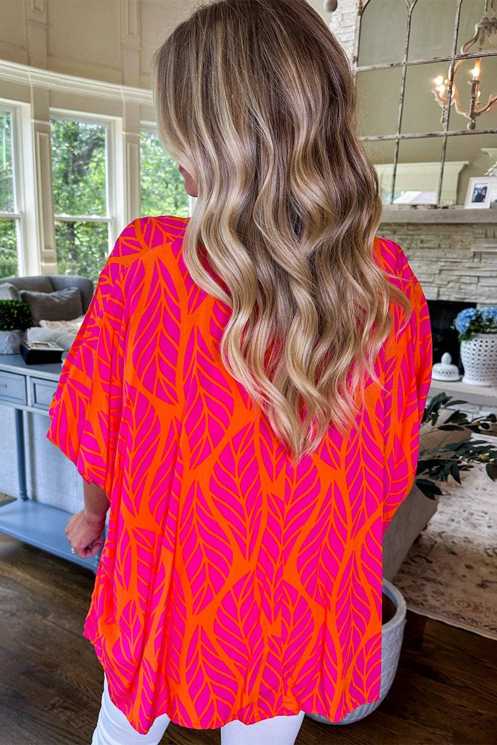 Rosa Blusa de talla grande con manga de farol fruncido y estampado de hojas rosas de venta al por mayor en Faire1