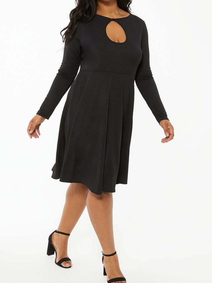 J5FASHION – wholesale Dress – Women's – PLUS SIZE KEYHOLE LONG SLEEVE SKATER DRESS2