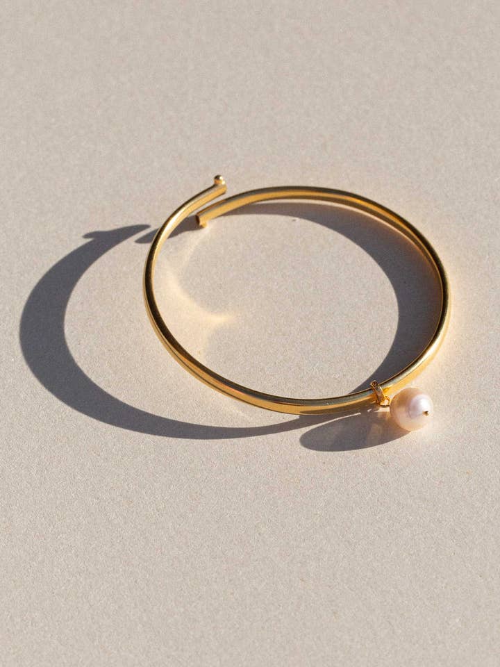 SAMSA Golden Single Pearl Armband för wholesale av TYLA LATO