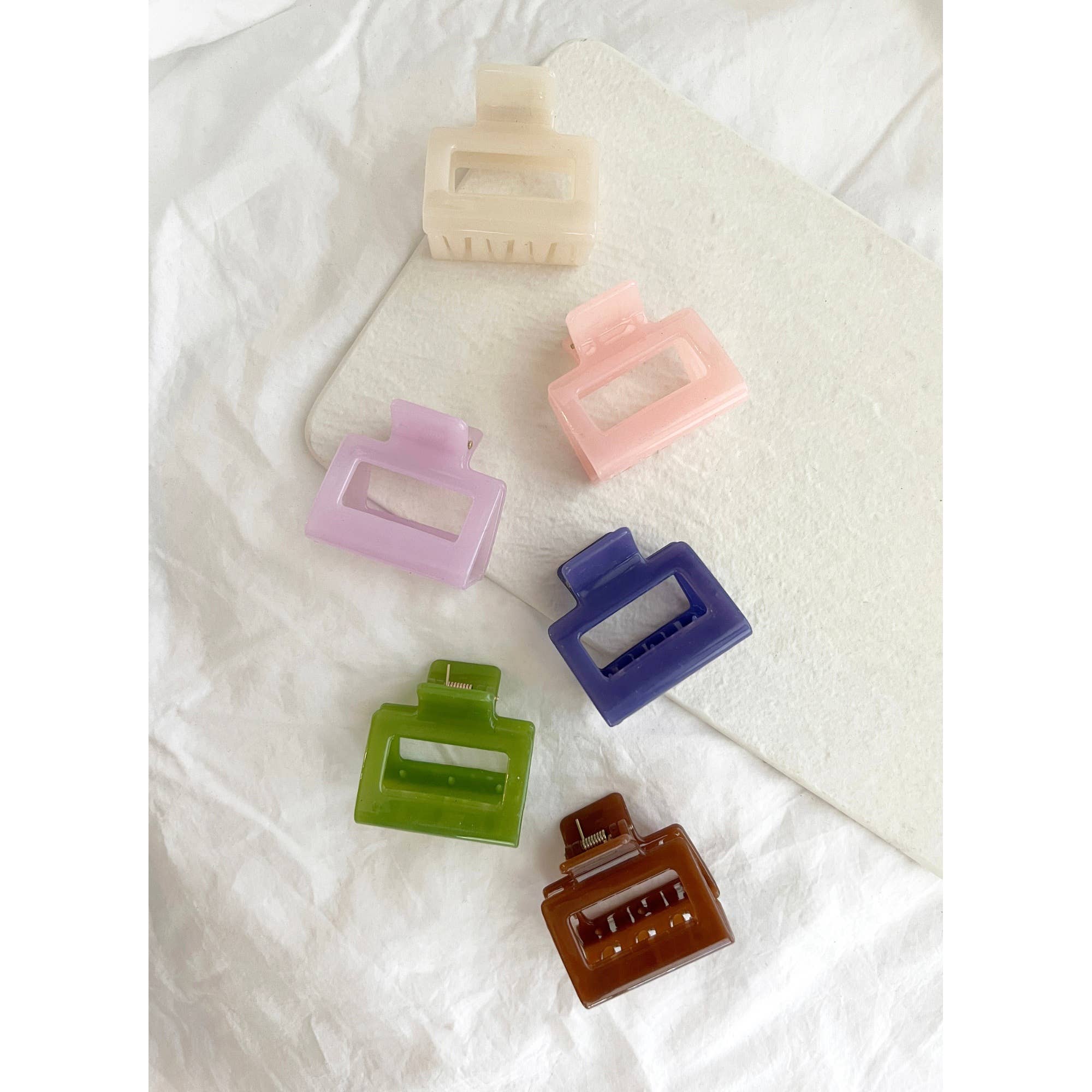 LoveLina - Wholesale Hair Clip - Women's - 2-Inch Milky Jelly Hair Claw - CAMILA MILKY3