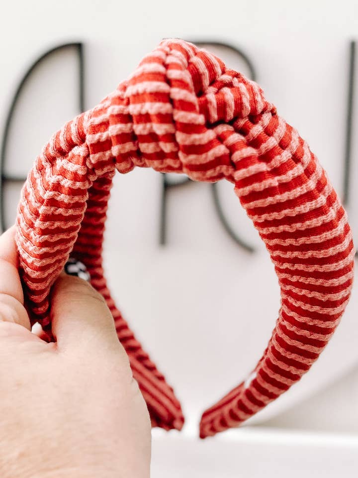 Rustfarvet ribstrikket knyttet pandebånd til piger og kvinder for engroshandel hos Evie Pearl Handmade LLC