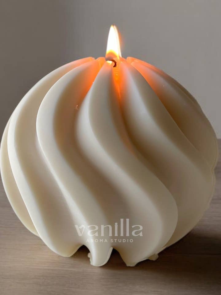 Ivy Wavy Sculptural Candle for wholesale by Vanilla Aroma Studio