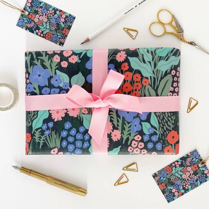 Lomond Paper Co – Großhandel Geschenkpapier in Bögen – Midnight Blue Flower Meadow recycelbares Geschenkpapier