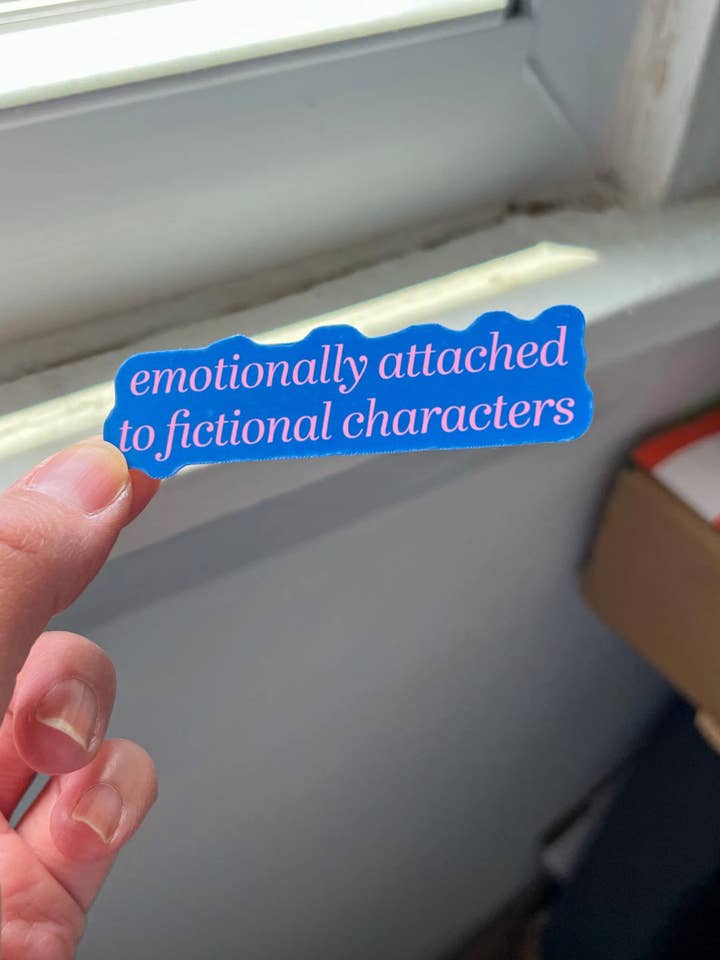 Adesivo Letterario Emotivamente Legato ai Personaggi Fittizi per la vendita all'ingrosso da parte di Chapter & Claw Studio