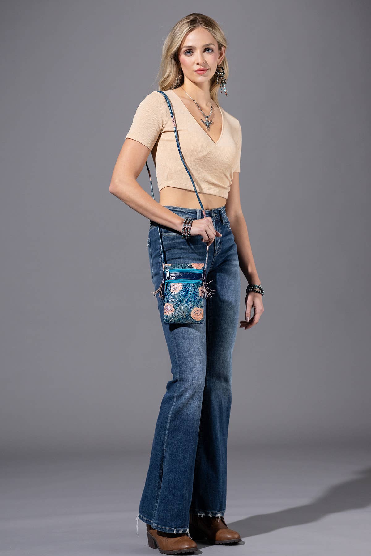 SIENA Handbemalte Handytasche aus echtem Leder für den Großhandel auf Faire3