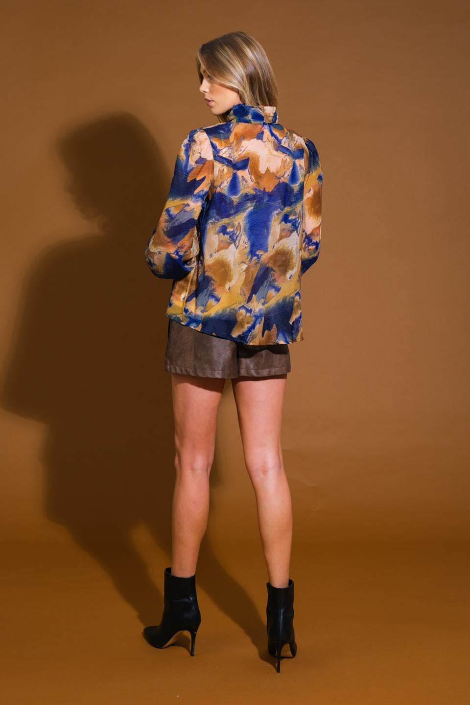 NAVY TAUPE A printed woven top -IT13362 for wholesale on Faire4