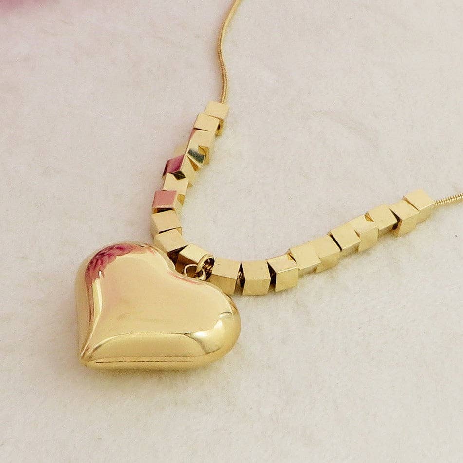 Daemon srls – Engroshandel Halskæde med vedhæng – JULIE CUORE BOMBE' ~ RUSTFRIT STÅL - Halskæde med hjertevedhæng1
