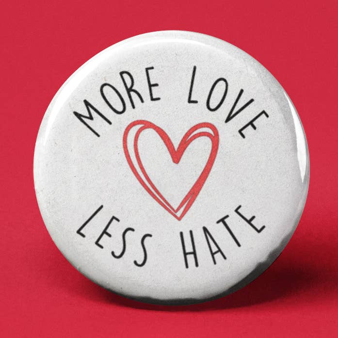 The Pin Pal Club - Vente Épinglettes/boutons - More Love Moins Haine Pinback Bouton0