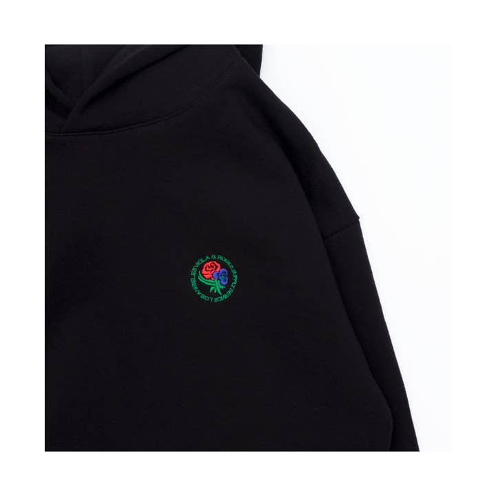 Svart Violer och rosor
TUNG HOODIE SVART för wholesale på Faire