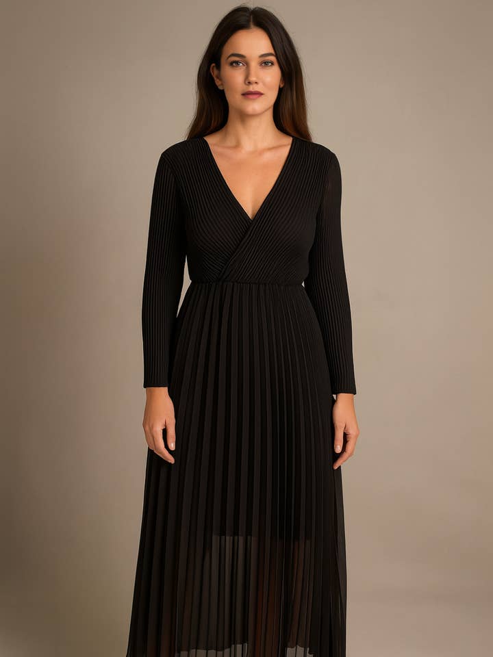 Plissiertes Maxikleid mit entspanntem Schnitt und langen Ärmeln in Schwarz für den Großhandel von Hoxton Gal