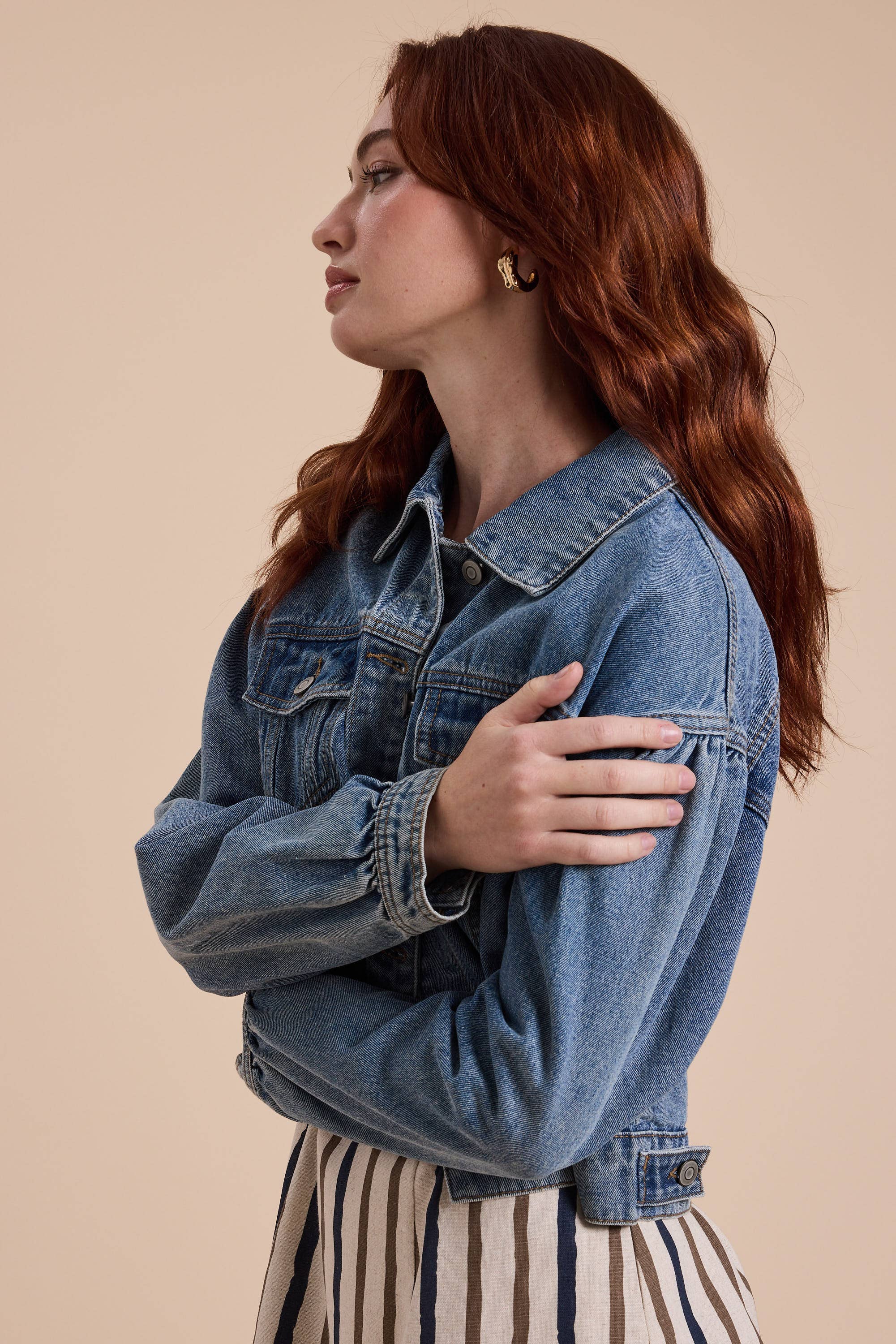 DENIM J4559 GIACCA IN DENIM A MANICHE LUNGHE CON MANICHE A SBUFFO in vendita all'ingrosso su Faire1