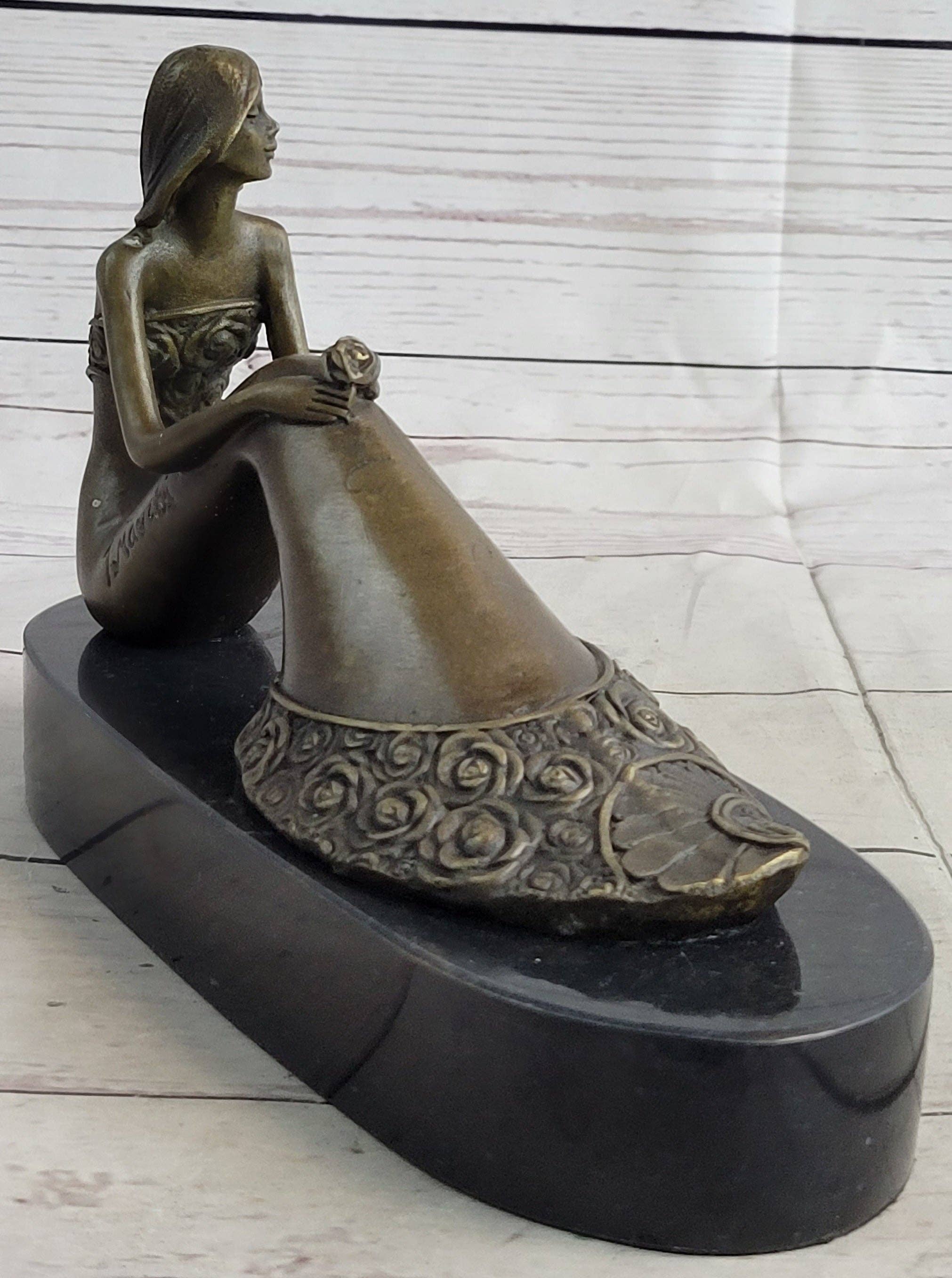 Bronzhaus - Venta al por mayor Escultura - Joven Mujer en Falda Floral Efecto Sirena Estatua de Bronce Escultura Figura sobre Base de Mármol3