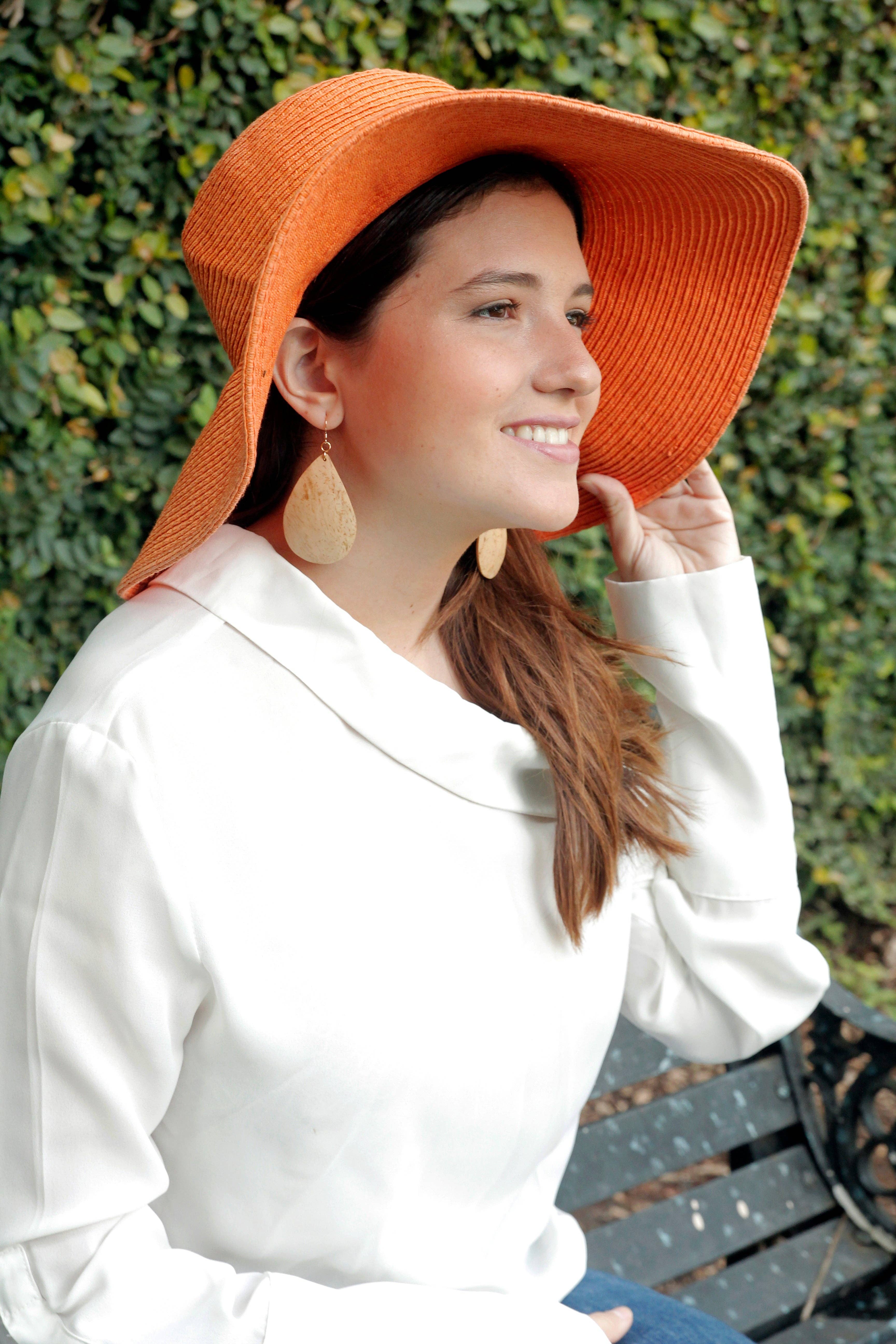 Coco & Souls – wholesale Dangle earrings – White Coconut Teardrop Wood Earrings6