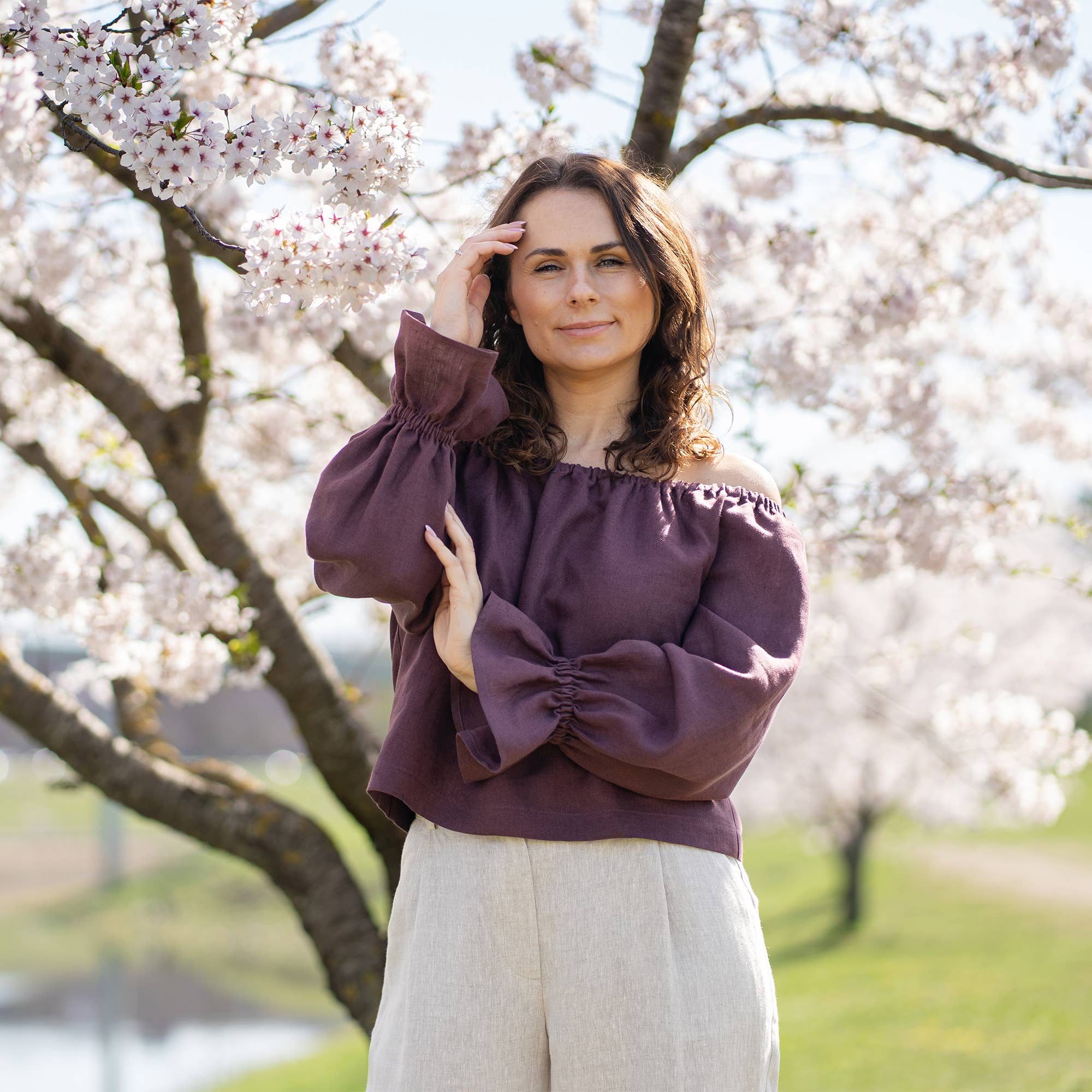 menique - Venta al por mayor Blusa - Mujer - Top de lino con hombros descubiertos y volantes Jessica - Blusa de lino4