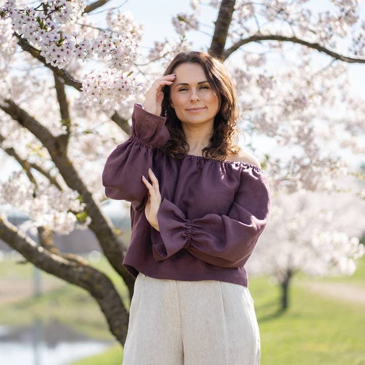 menique - Venta al por mayor Blusa - Mujer - Top de lino con hombros descubiertos y volantes Jessica - Blusa de lino4