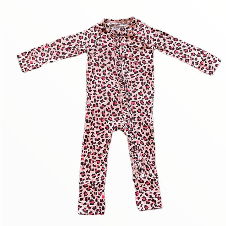 Barboteuse convertible à volants BRIELLA ROSE en forme de léopard pour la vente par Snugabutter LLC