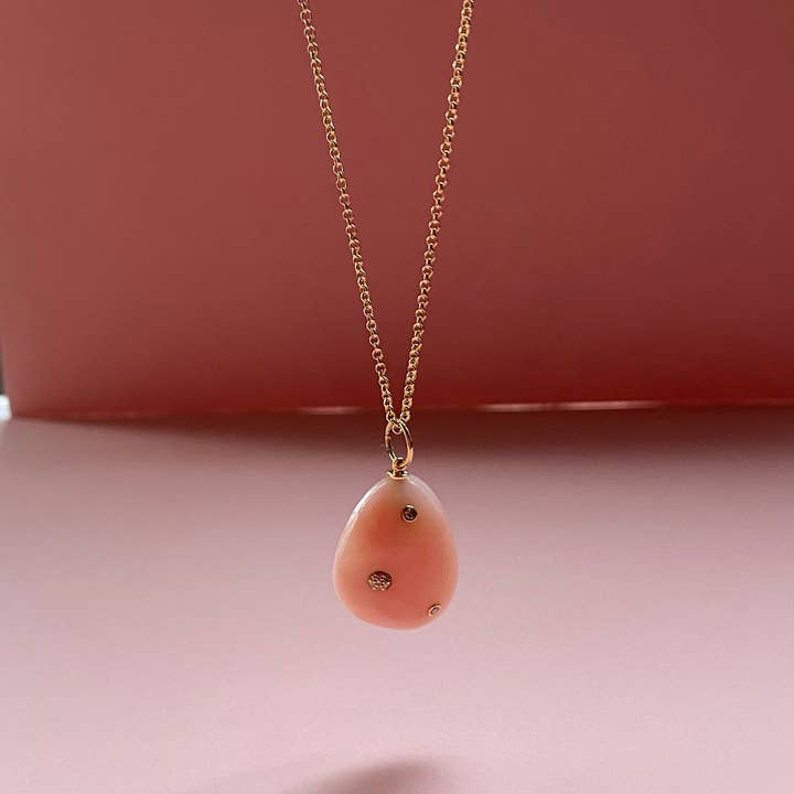 Collier en galets d'opale rose pour la vente par Carly Waters Designs