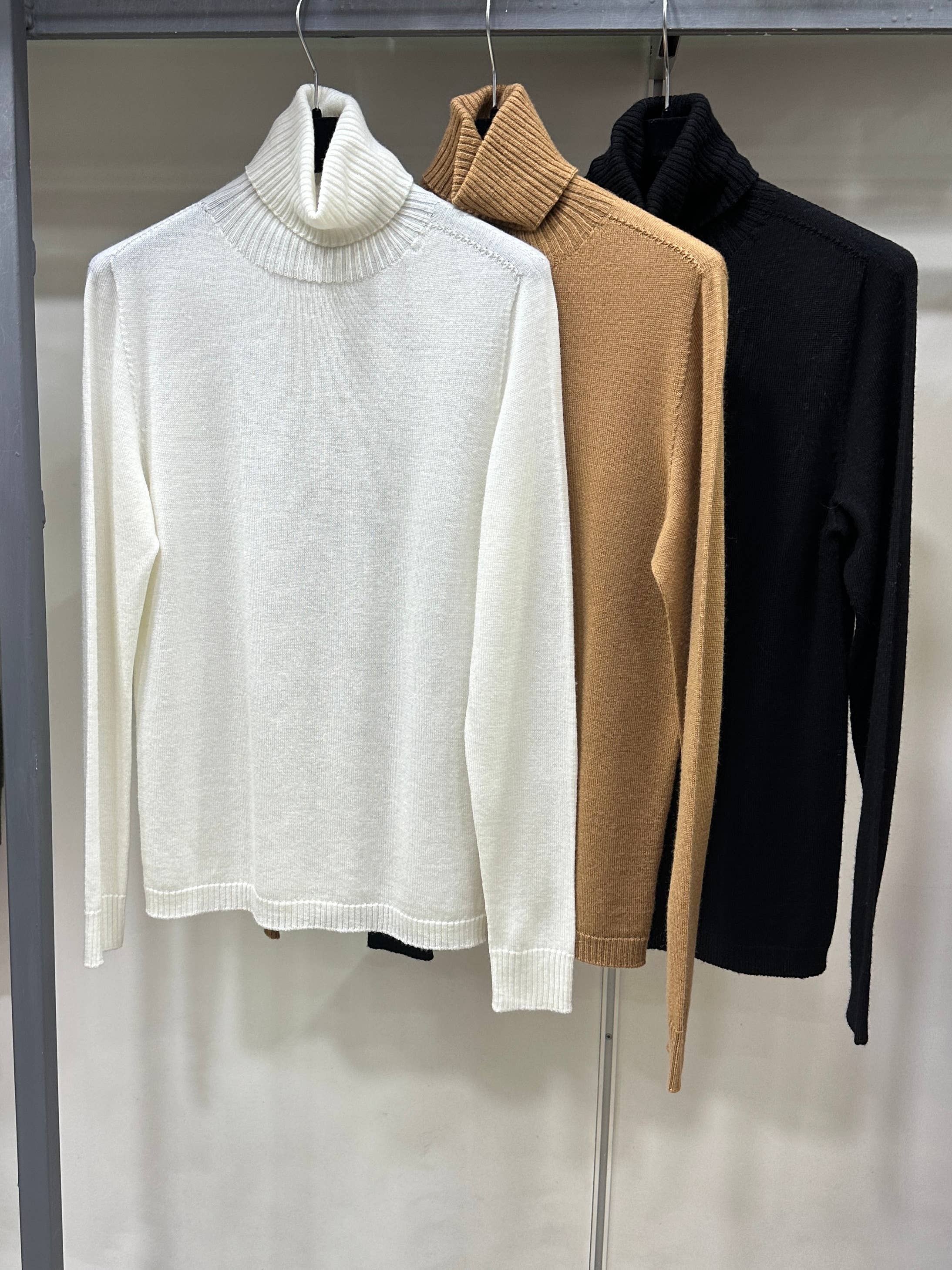 JULIA PARIS - Wholesale Knit Sweater - Women's - 100% Extrafine Wool Turtleneck2