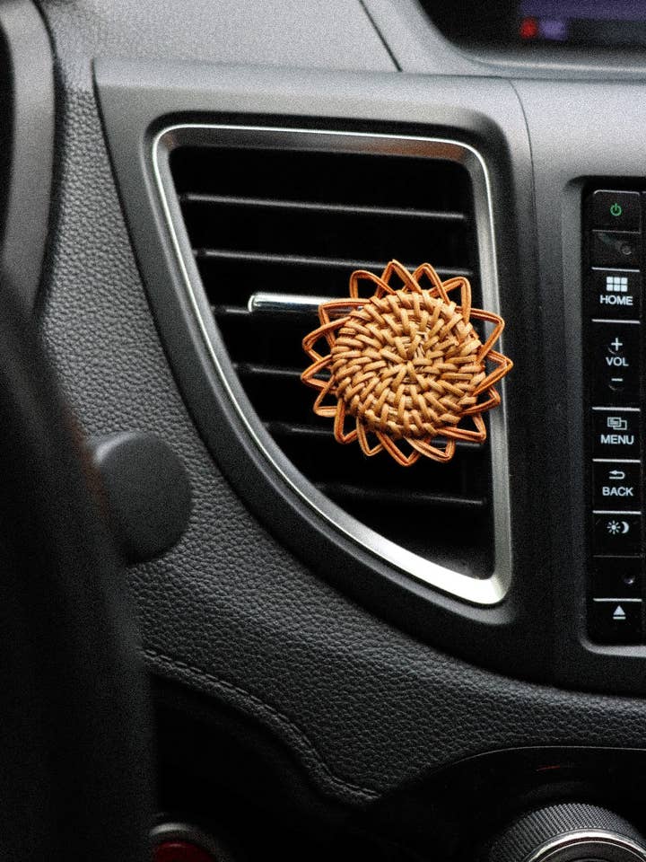 Diffusore di oli essenziali in rattan per bocchetta d'aria auto per la vendita all'ingrosso da parte di DayCrafter