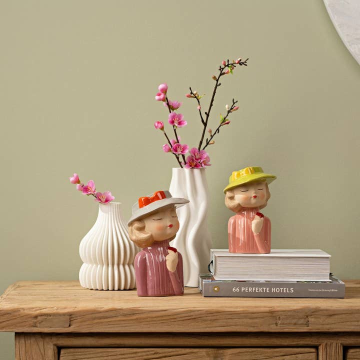 Wurm - Wholesale Plant Pot - Flower pot woman with hat made of stoneware, Pink/Green/Beige (W/H/D) 10x15x9cm2