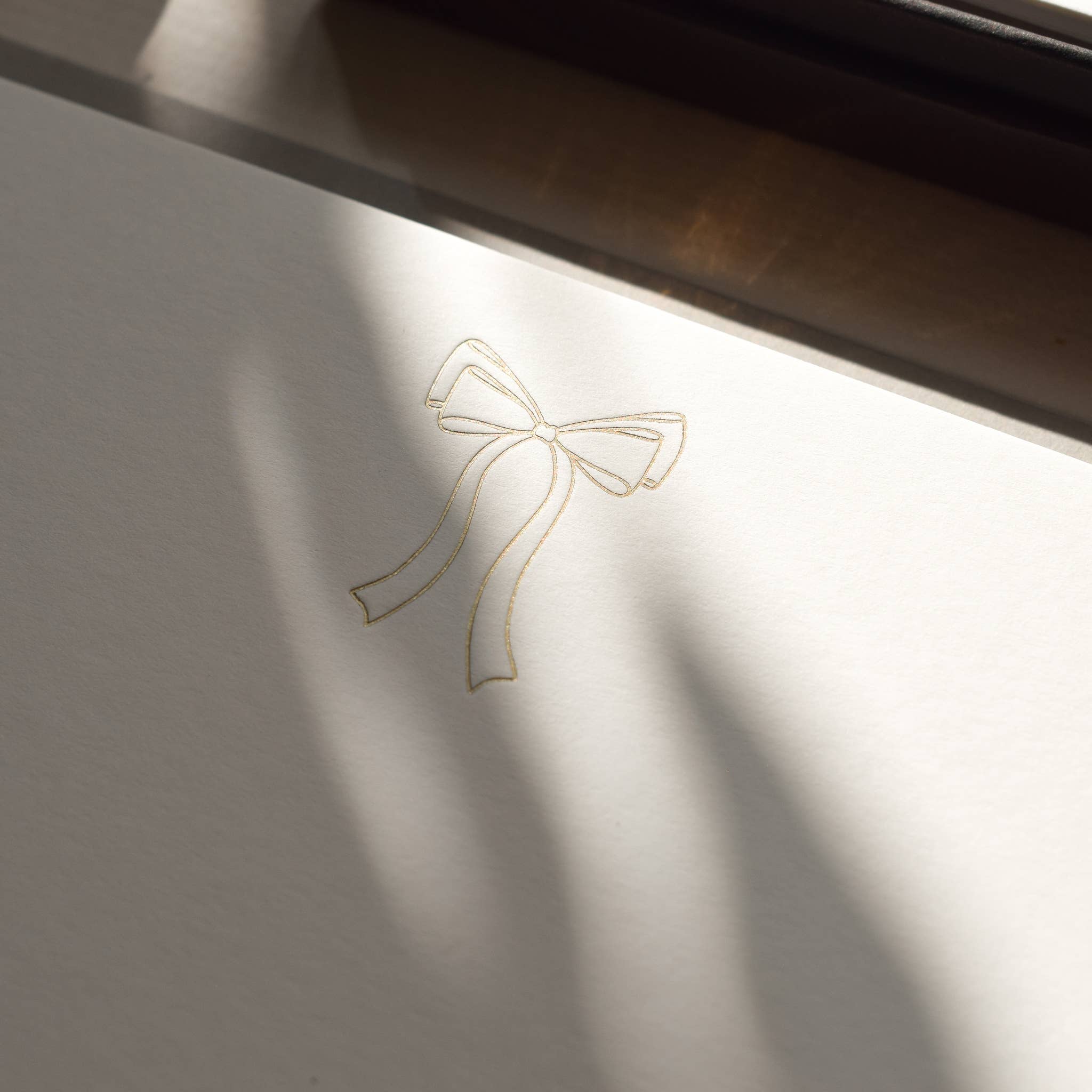 Jennifer Tune – wholesale Stationery/notecard set – Set of Five Notecards printed with a Gold Bow1