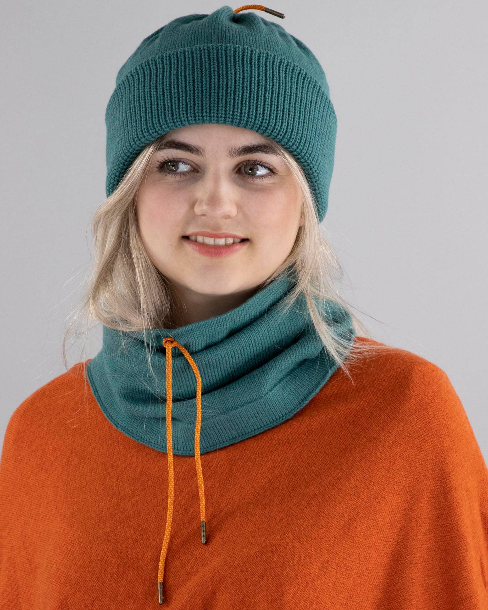 Cadenza Italy Ltd – wholesale Halsduk - Dam – 100% Merinoull Dragsko Snood3