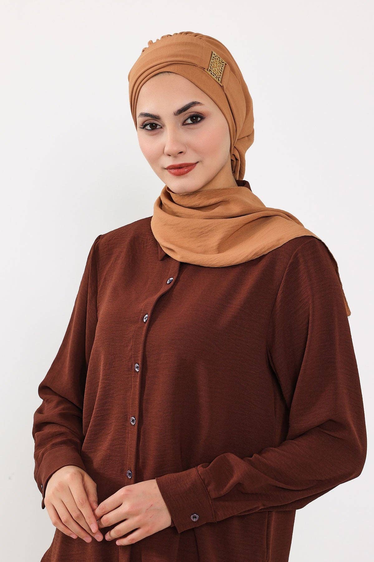 Aisha's Design – wholesale Hijab – Women’s – Modest Fashion Instant Aerobin Turban with Leopard Pattern Accessory, Pre-Tied Aerobin Hijab with Chic Metal Accessory,HT-11A62